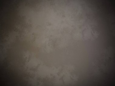 Beyaz duvarı ve siyah zemini olan karanlık bir oda.