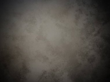 Siyah arkaplanı olan karanlık ve kirli bir duvar.