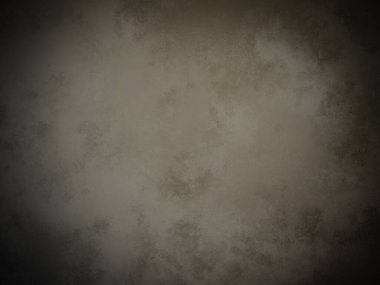 Beyaz duvarı ve siyah zemini olan karanlık bir oda.