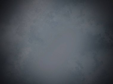 Bir insan gökyüzünde uçurtma uçuruyor.