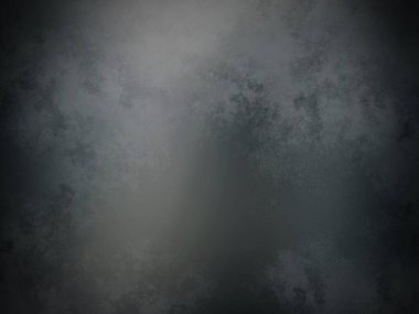 Sisli bir arkaplanı olan siyah beyaz bir fotoğraf