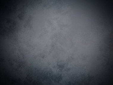 Bir duvarın siyah beyaz fotoğrafı.