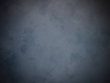 Koyu mavi bir duvar, beyaz ve siyah bir saat.