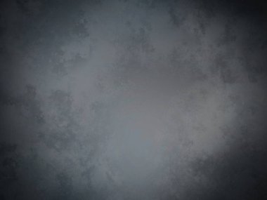 Karanlık bir arka planı olan bulutlu bir gökyüzünde uçan bir uçak.