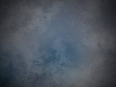 Bulutlu gökyüzünde mavi gökyüzü ile uçan bir uçak.