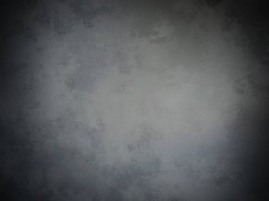 Bir duvarın siyah beyaz fotoğrafı.