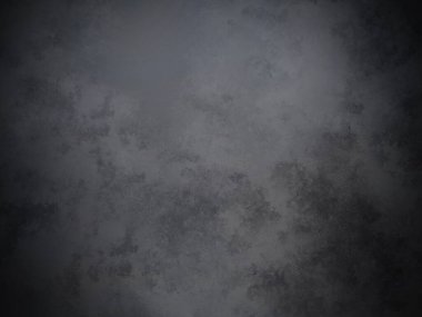 Bir duvarın siyah beyaz fotoğrafı.