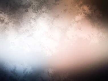 Koyu gri bulutlar gökyüzünde