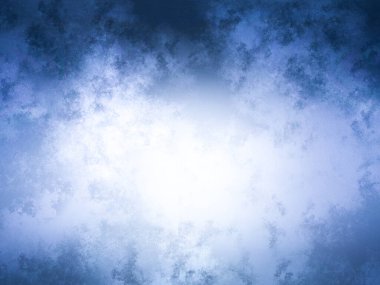 Mavi gökyüzünde koyu mavi bulutlar.