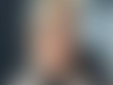 Renkli gradyan çözünmüş arkaplanı olan bulanık bir arkaplan. İş projeniz için basit moda tasarımı, afiş, duvar kağıdı.