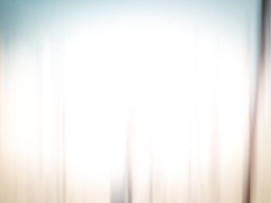 Perdeli beyaz odanın bulanık arkaplanı