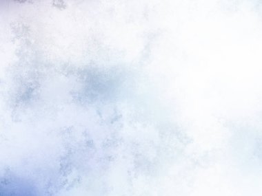 Arka planda bulutlar olan mavi gökyüzü