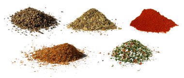 Beyaz arka plan üzerinde farklı baharatlar ayarla