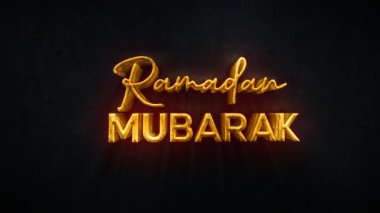 Ramazan Mübarek 'in koyu arkaplanda yazdığı yazı.