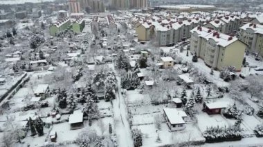 Bdzin kış manzarasında bahçeler.