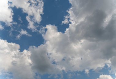 Diğer projelerde kullanılacak bulutlu gökyüzü.