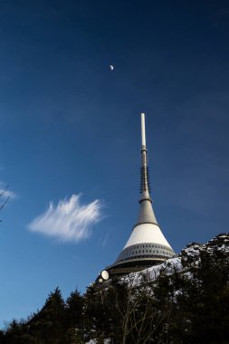 Kışın radyo kulesi