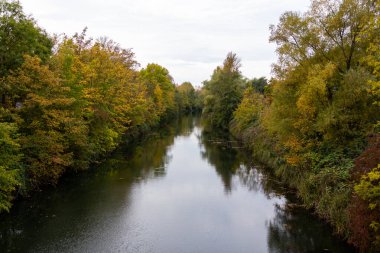 Sonbaharda Karl Heine Kanalı, Leipzig, Saksonya, Almanya