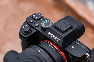 profesyonel fotoğrafçı video kamerayı çekiyor