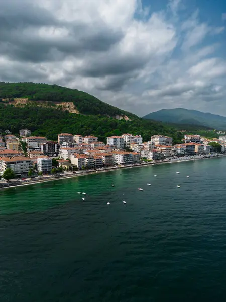 Montgomery 'deki Adriyatik Denizi' ndeki güzel Perast kasabasının hava görüntüsü. yüksek kaliteli fotoğraf