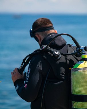 Tüplü dalış ekipmanı ve dalgıç