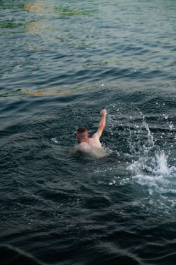 Denizde yüzme havuzu