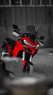 Ducati Multistrada sokakta