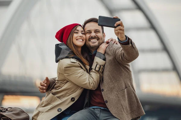 Paar Macht Selfie Beim Gemeinsamen Genießen Freien Glückliche Gemeinsame Momente — Stockfoto
