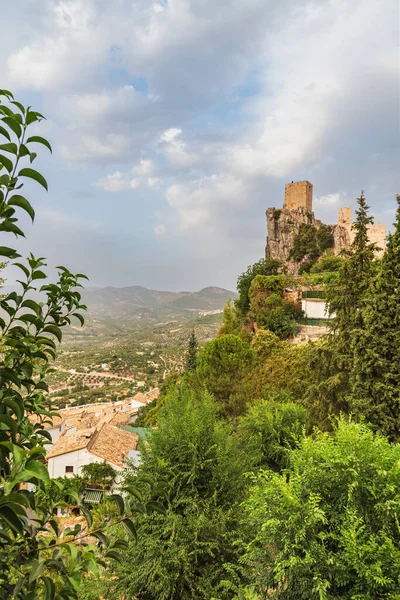 Κάστρο Της Iruela Cazorla Στην Κορυφή Ενός Βράχου — Φωτογραφία Αρχείου