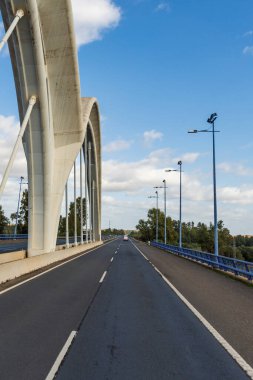 Huelva 'da bir otoyolun geçtiği bir viyadük tansiyonu..