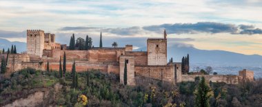 Daytime view of the Alhambra from the viewpoint of San Nicolas.