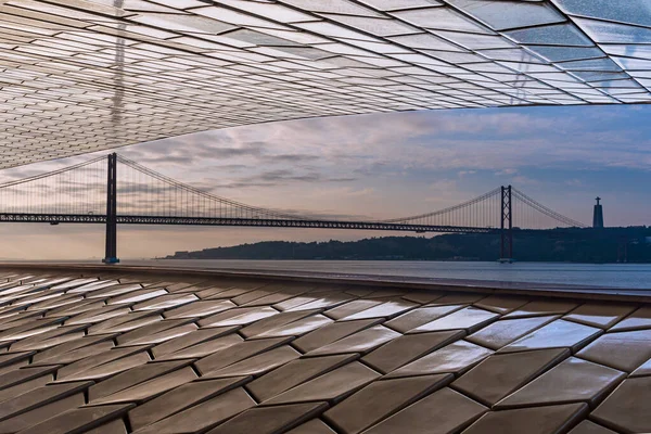 Άποψη Από Μουσείο Τέχνης Αρχιτεκτονικής Και Τεχνολογίας Της Γέφυρας Abril — Φωτογραφία Αρχείου
