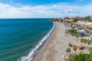 Mirador, Maro kayalıkları manzaralı Europa Balkonu 'nda saksılarla süslenmişti, Nerja..