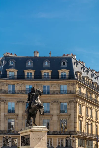 París Francia Agosto 2019 Estatua Del Rey Luis Xiv Plaza —  Fotos de Stock