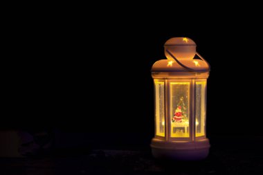 Çelik dekoratif aydınlatma Noel ve yılbaşı feneri Noel Baba ile gece yıldızlı
