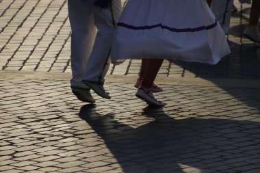 Sokakta Bask dansı festivali