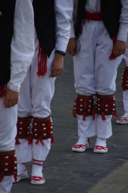 Sokakta Bask dansı festivali