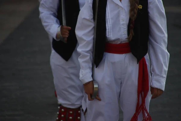 民间节日中的巴斯克传统舞蹈 — 图库照片