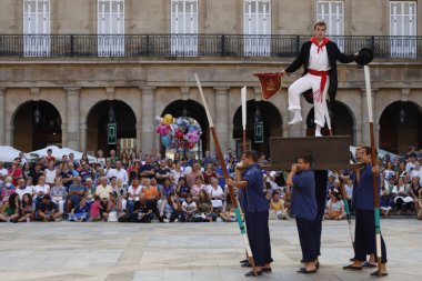 Bask Ülkesi 'nde halk dansçıları