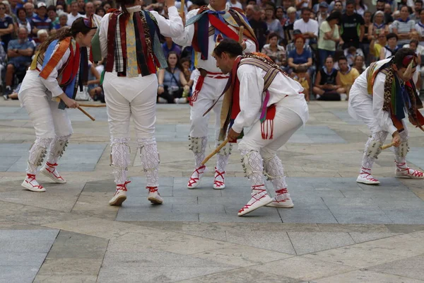 巴斯克地区的民间舞蹈者 — 图库照片