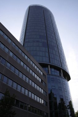 Şehirdeki ofis binası.
