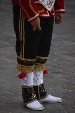 Sokakta Bask dansı sergisi