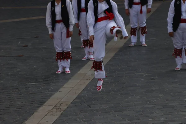 Bir Gösteri Sırasında Bask Halk Dansçıları — Stok fotoğraf