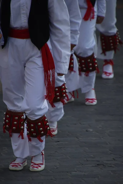 Bir Gösteri Sırasında Bask Halk Dansçıları — Stok fotoğraf