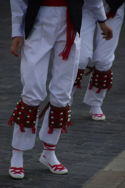 Dançarinos Folclóricos Bascos Durante Uma Performance — Fotografia de Stock