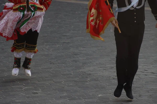 Баскский Народный Танцор Улице — стоковое фото