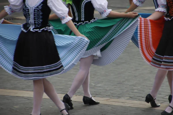 Slovak Halk Dansçıları Bir Sokak Festivalinde — Stok fotoğraf
