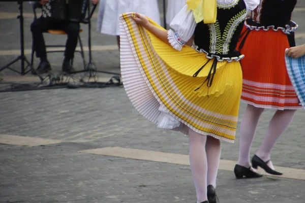 Slovenští Lidoví Tanečníci Pouličním Festivalu — Stock fotografie