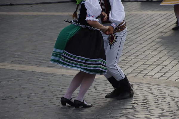 Slovenští Lidoví Tanečníci Pouličním Festivalu — Stock fotografie