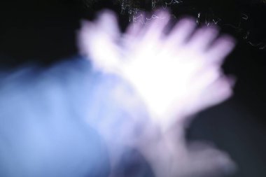 Karanlıkta soyut ışık